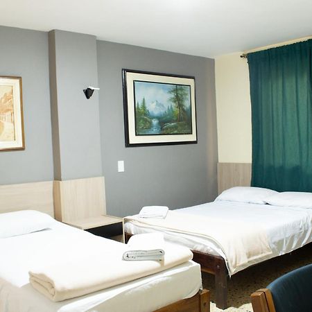 Hotel Caldas Plaza Bagian luar foto