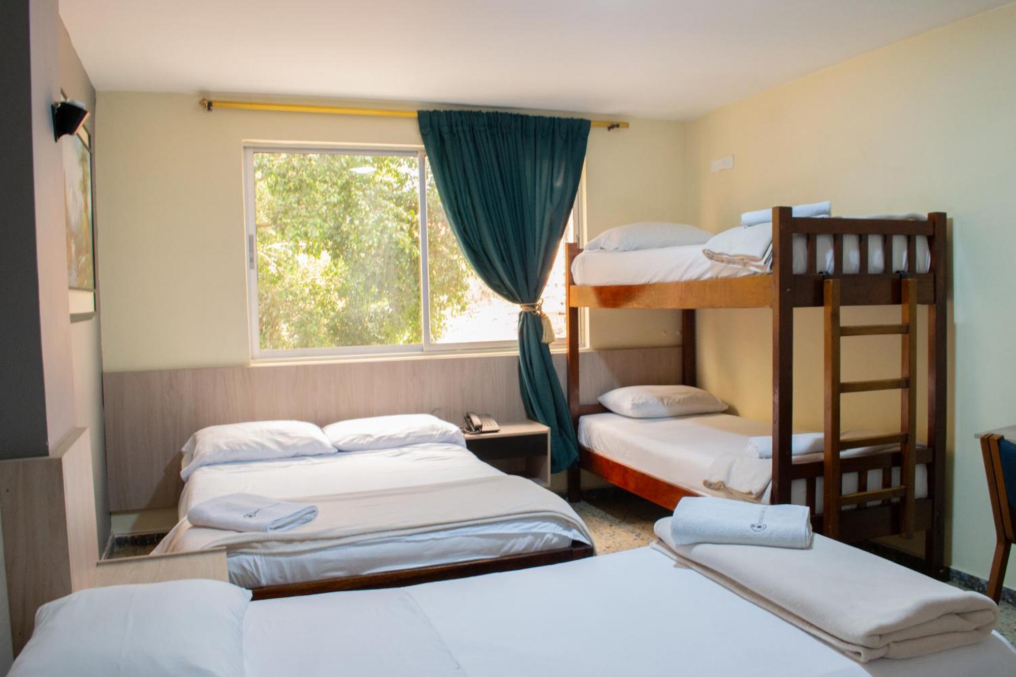 Hotel Caldas Plaza Bagian luar foto