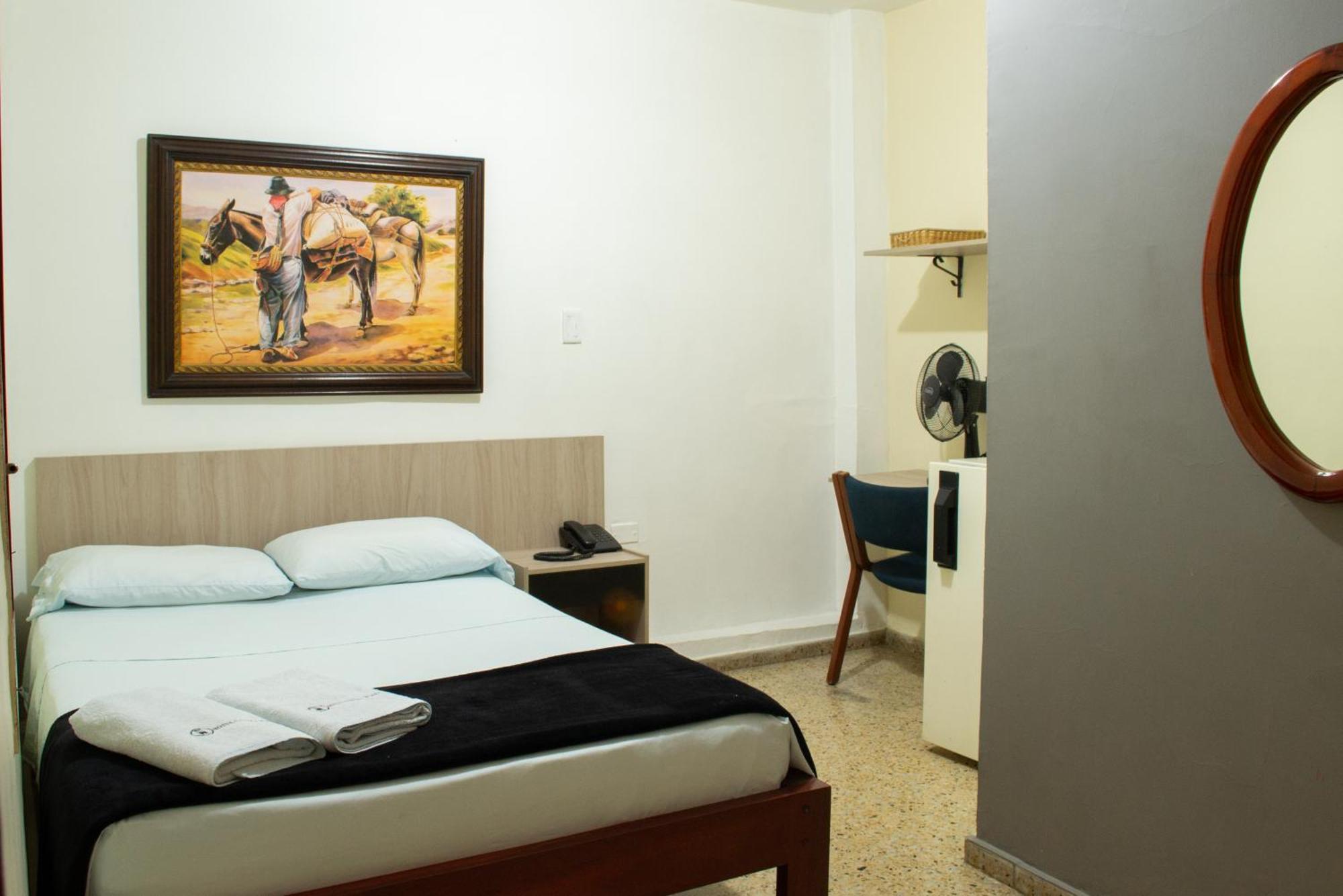 Hotel Caldas Plaza Bagian luar foto