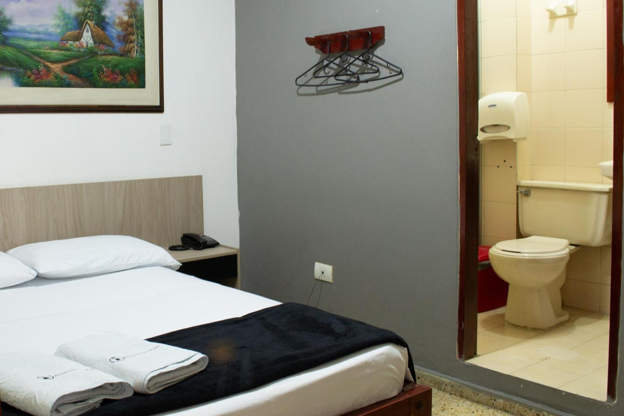 Hotel Caldas Plaza Bagian luar foto